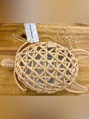 Tommy Bahama Viral “Turtle Time” Purse with Gold Chain Accessory